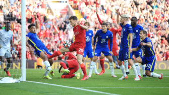 10-man Chelsea hold on to draw Liverpool after controversial red card